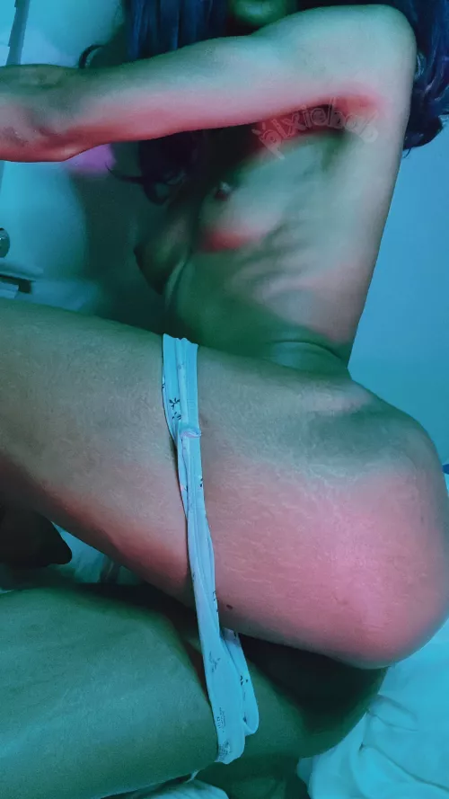 only react if you think petite women like me are sexy (;