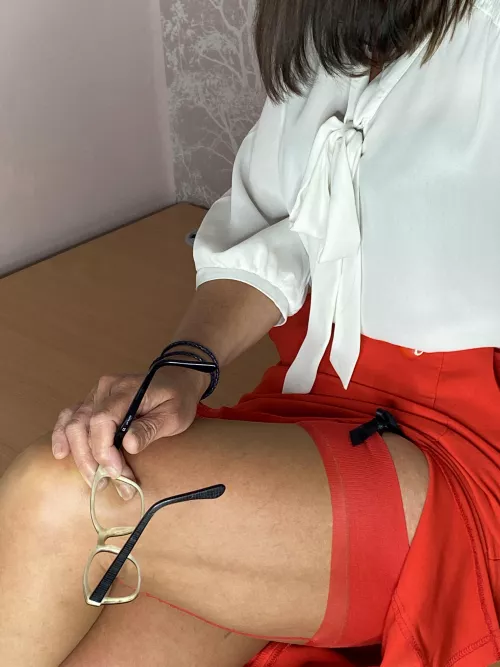 Oops! I think I’m flashing my stocking top ☺️