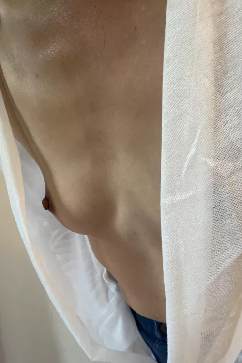 Opps is my blouse too revealing if I lean forward ! :)