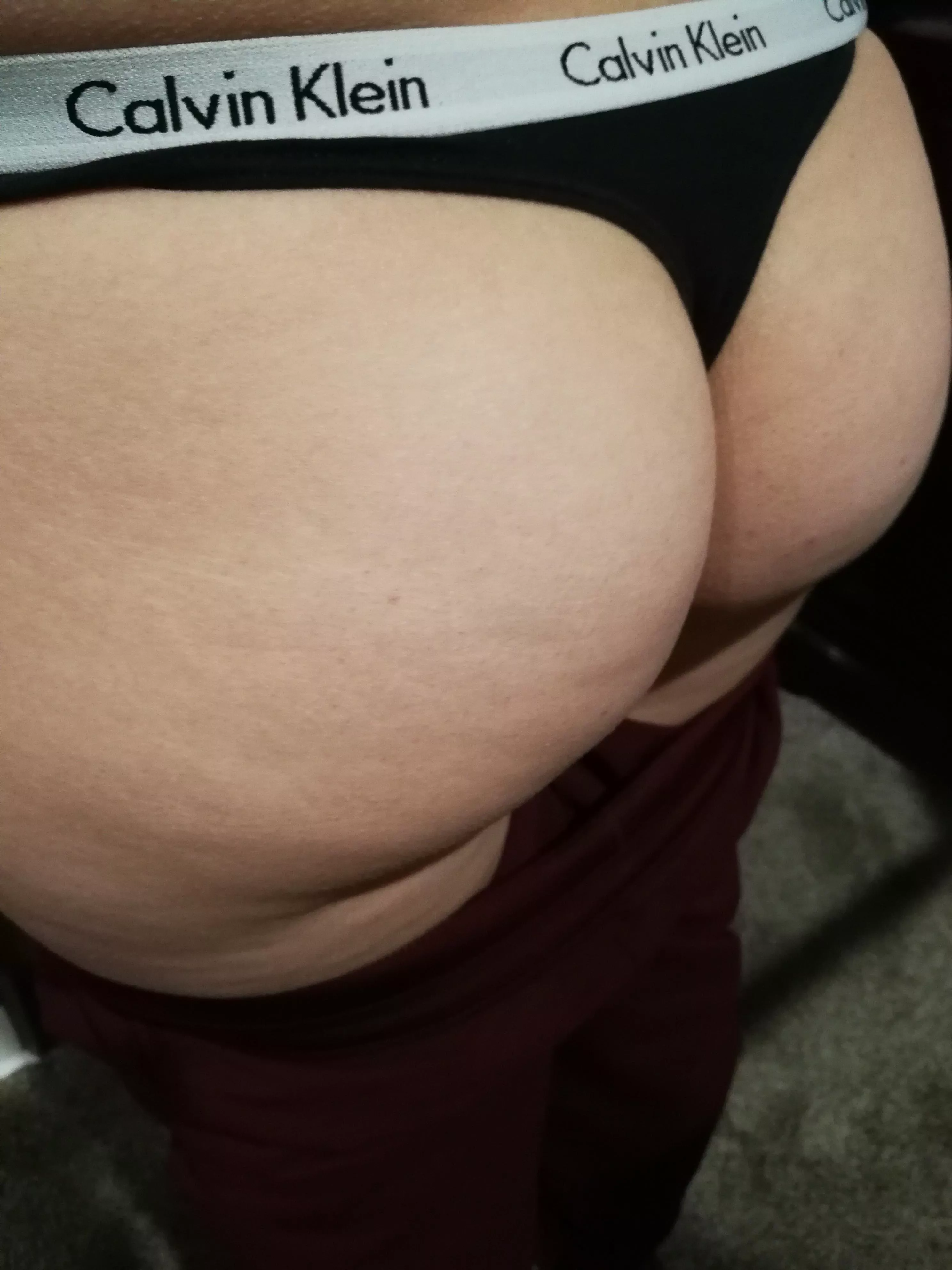 Panties under the scrubs for today!! Enjoy?? 👀🍑