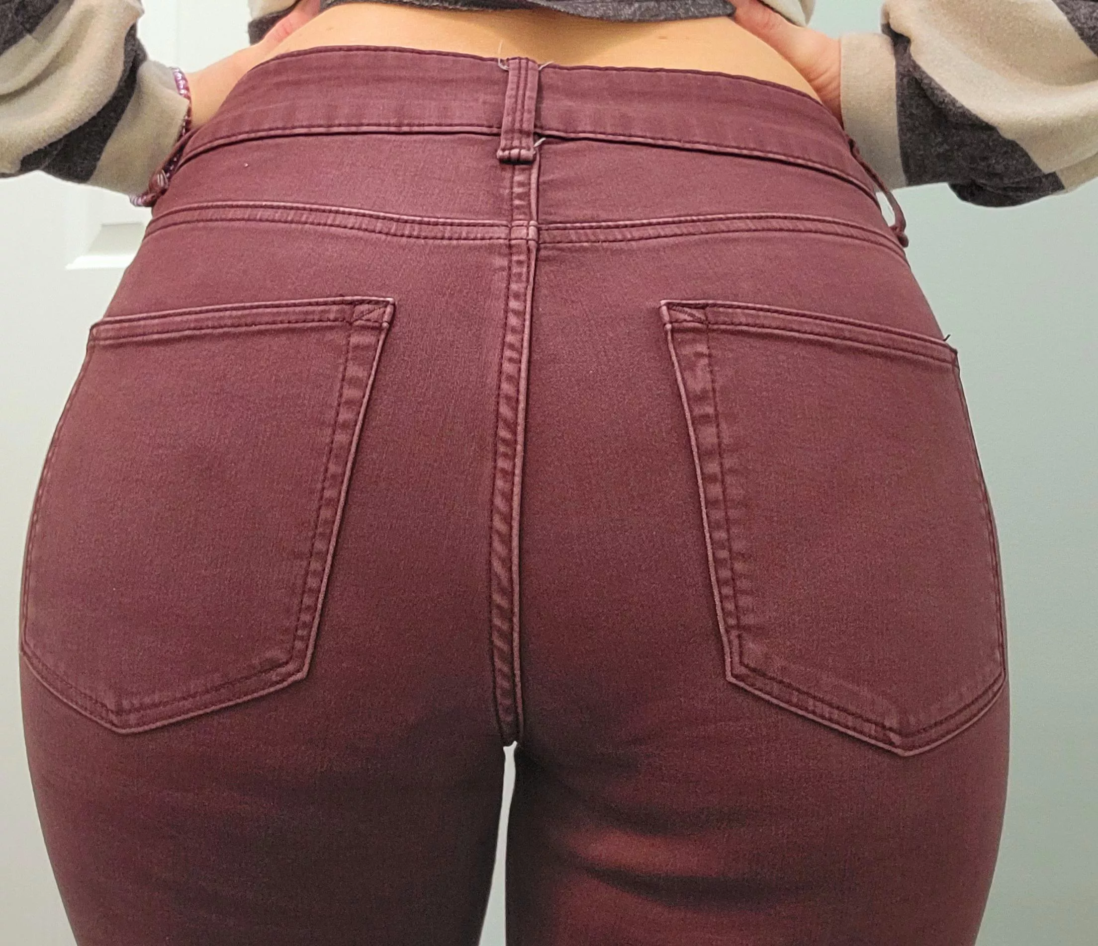 Panty lines!! Happy Monday friends!! 😘😘