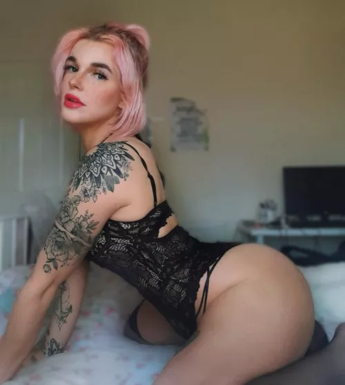 Peachi (@british_peach_x) [instagram]