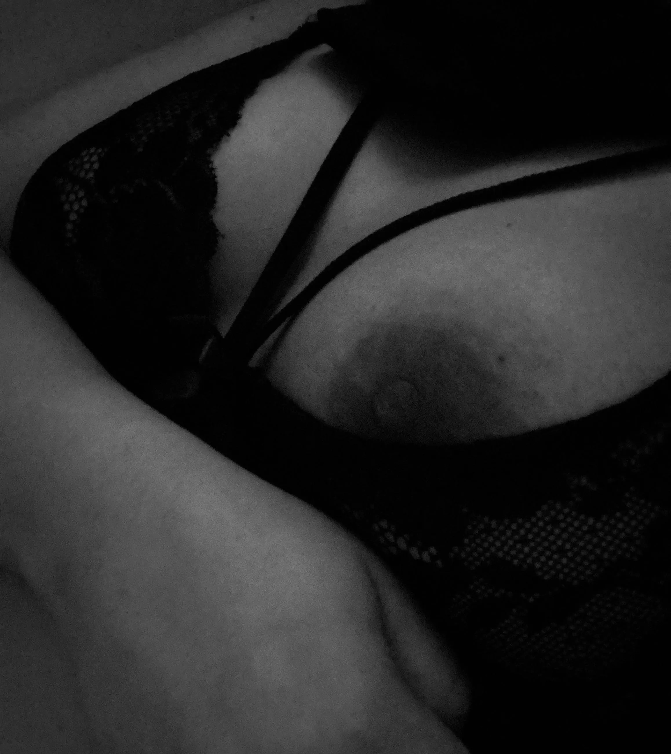 peekaboo 😜 do u bite? (f)