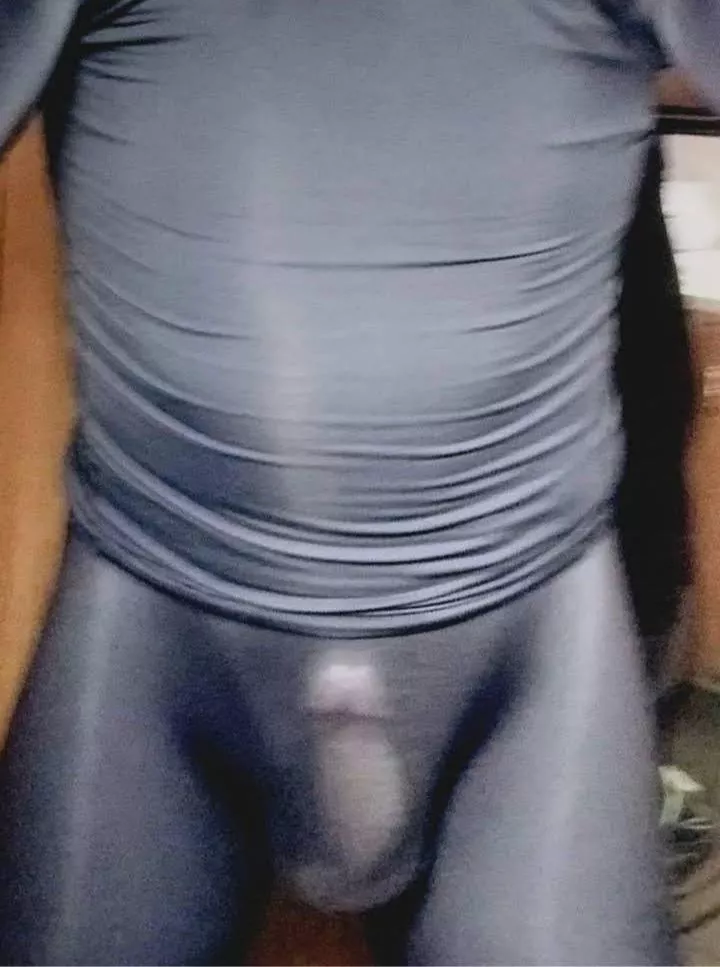 people like to start conversations with me just to watch and make my cock get long hard and thick