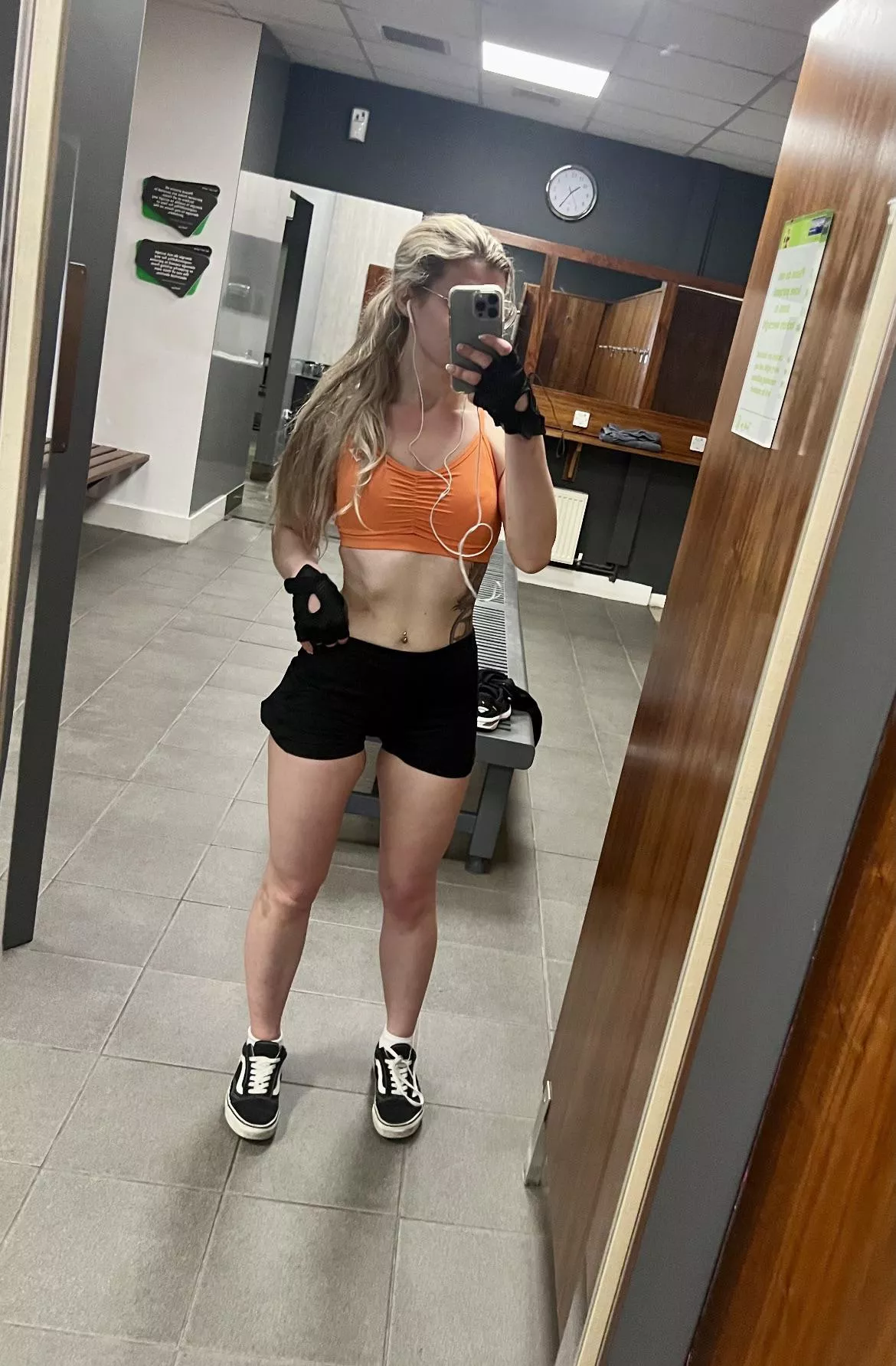 Petite but strong 💪🏻 [F]