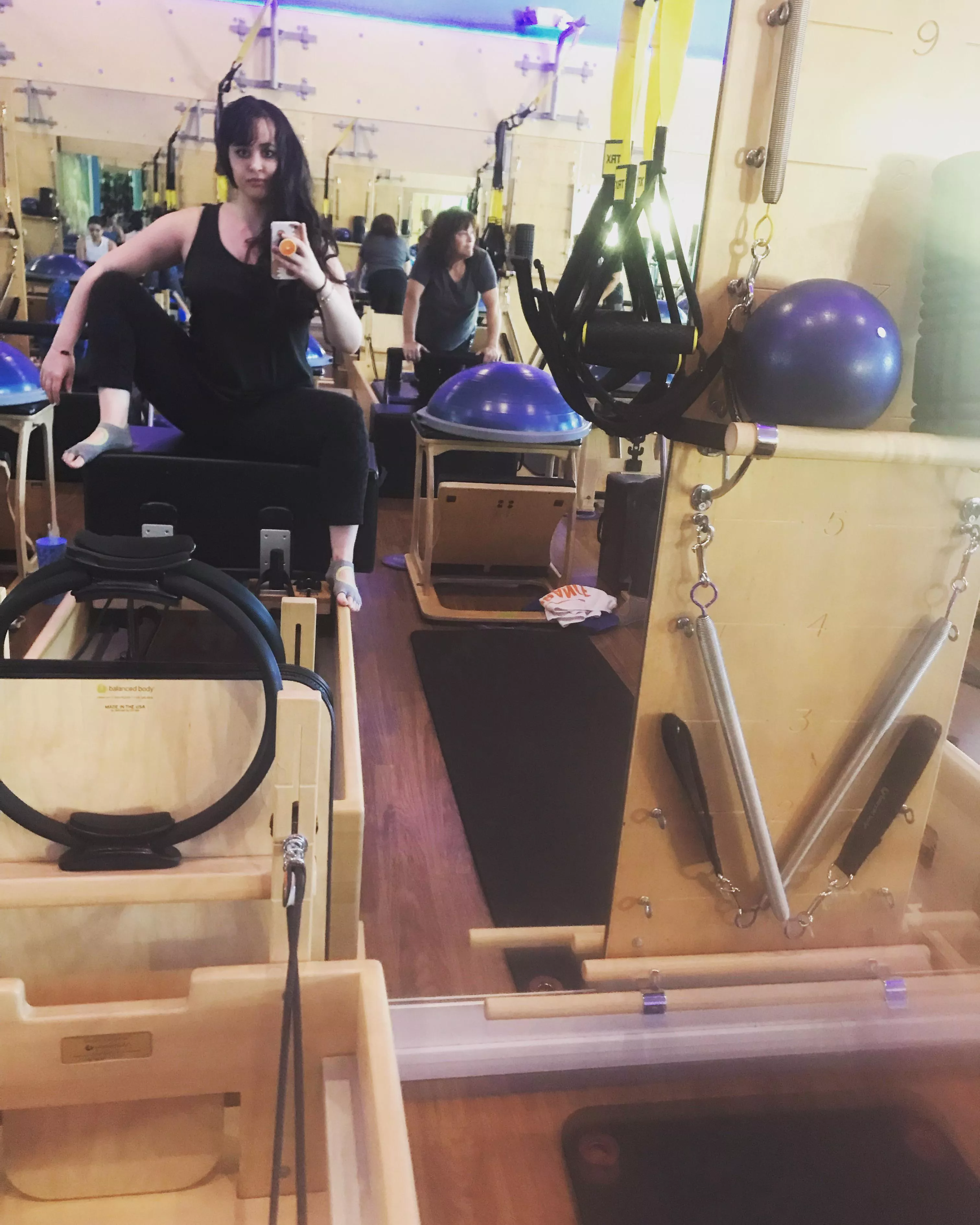 pilates gym mirror selfie 😛