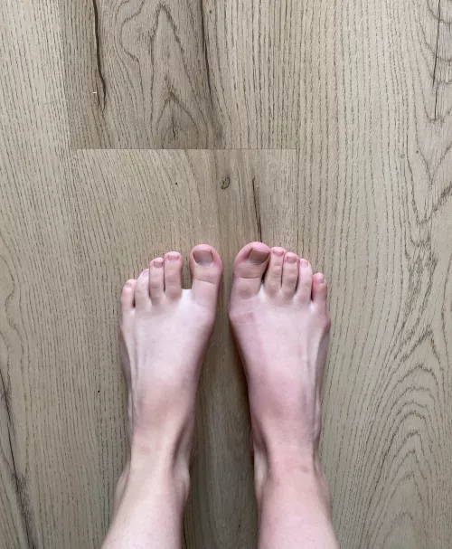 Plain toes 😅