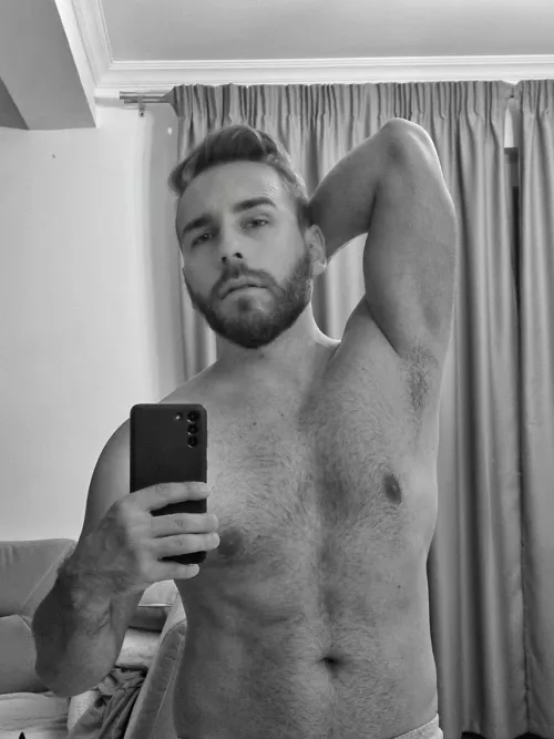 playing angry birds but the mirror distracted me ๐