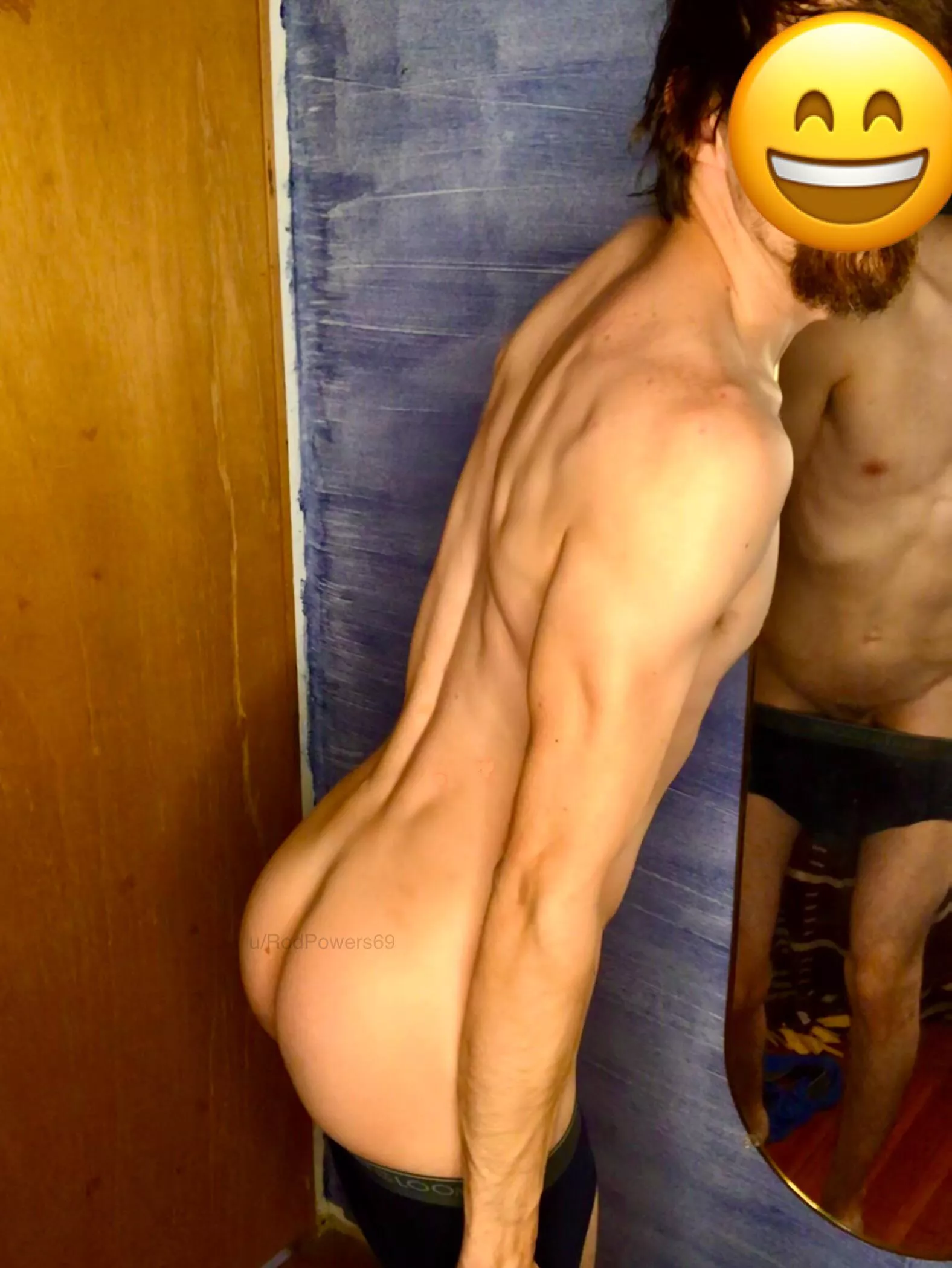 Please enjoy me dropping these briefs to show you my hot man ass 😄