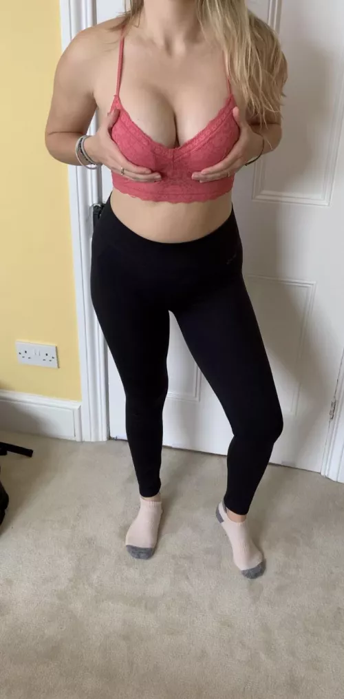 Post home workout in yoga pants :)