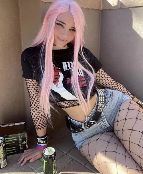 Pov: the cute alt girl asks you to drink with her behind the corner