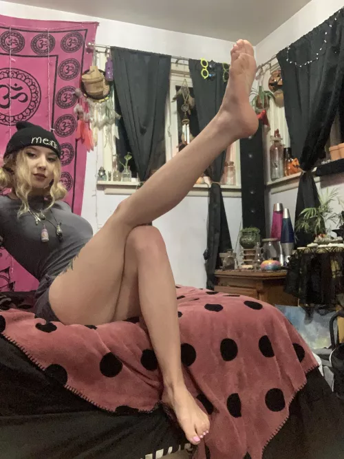 POV: we are playing truth or dare, you pick truth, I ask you if my feet are making you rock hard, and your response is?