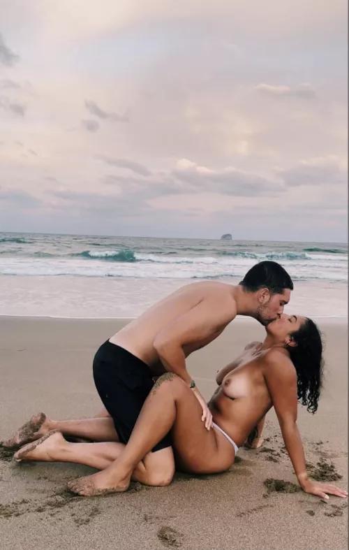 Public beach fuck 🙈💦