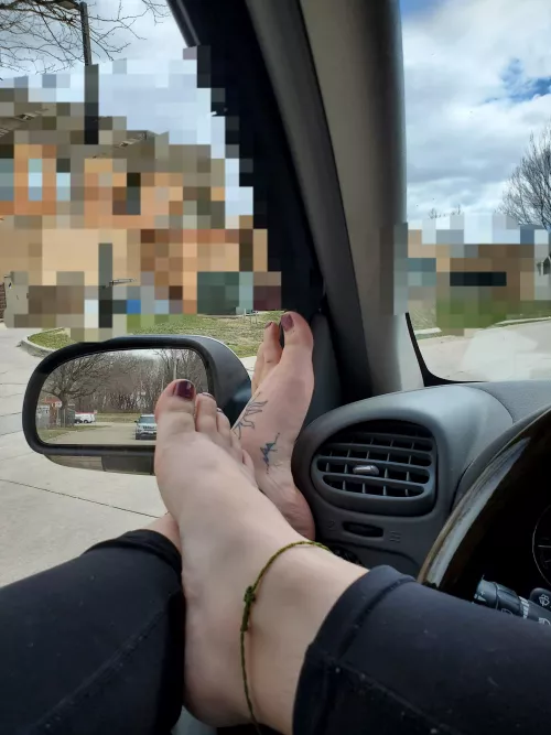 public feet pics are so risqué. who knows who is gooning from afar