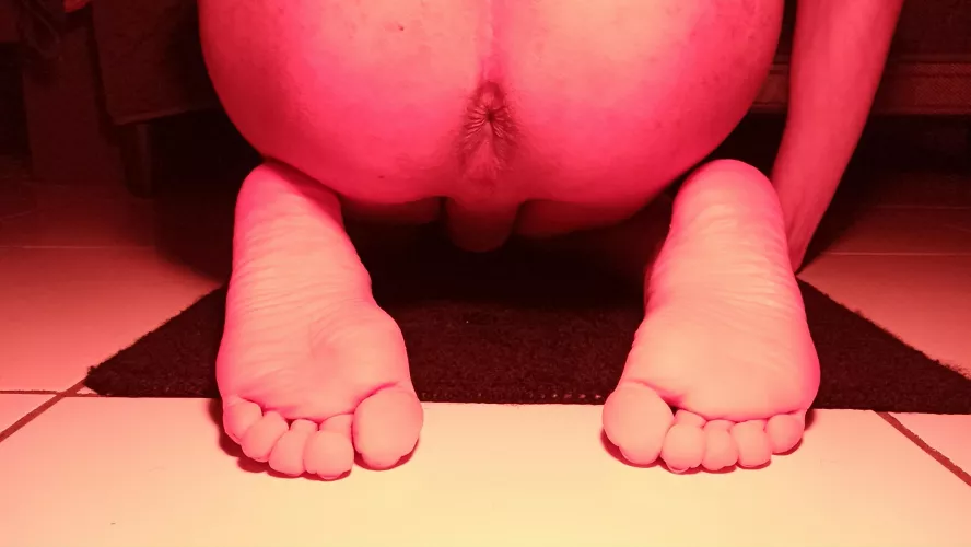 Put your cum here please