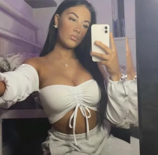 Quick mirror selfie before getting blackout drunk and ending up in some stranger’s bed.