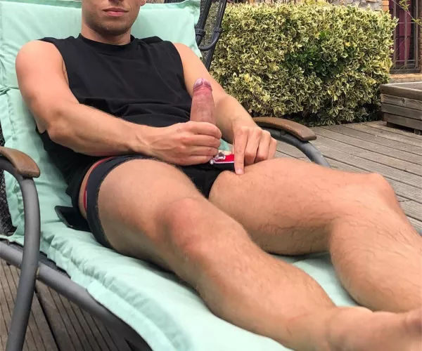 Quick poolside wank 😉
