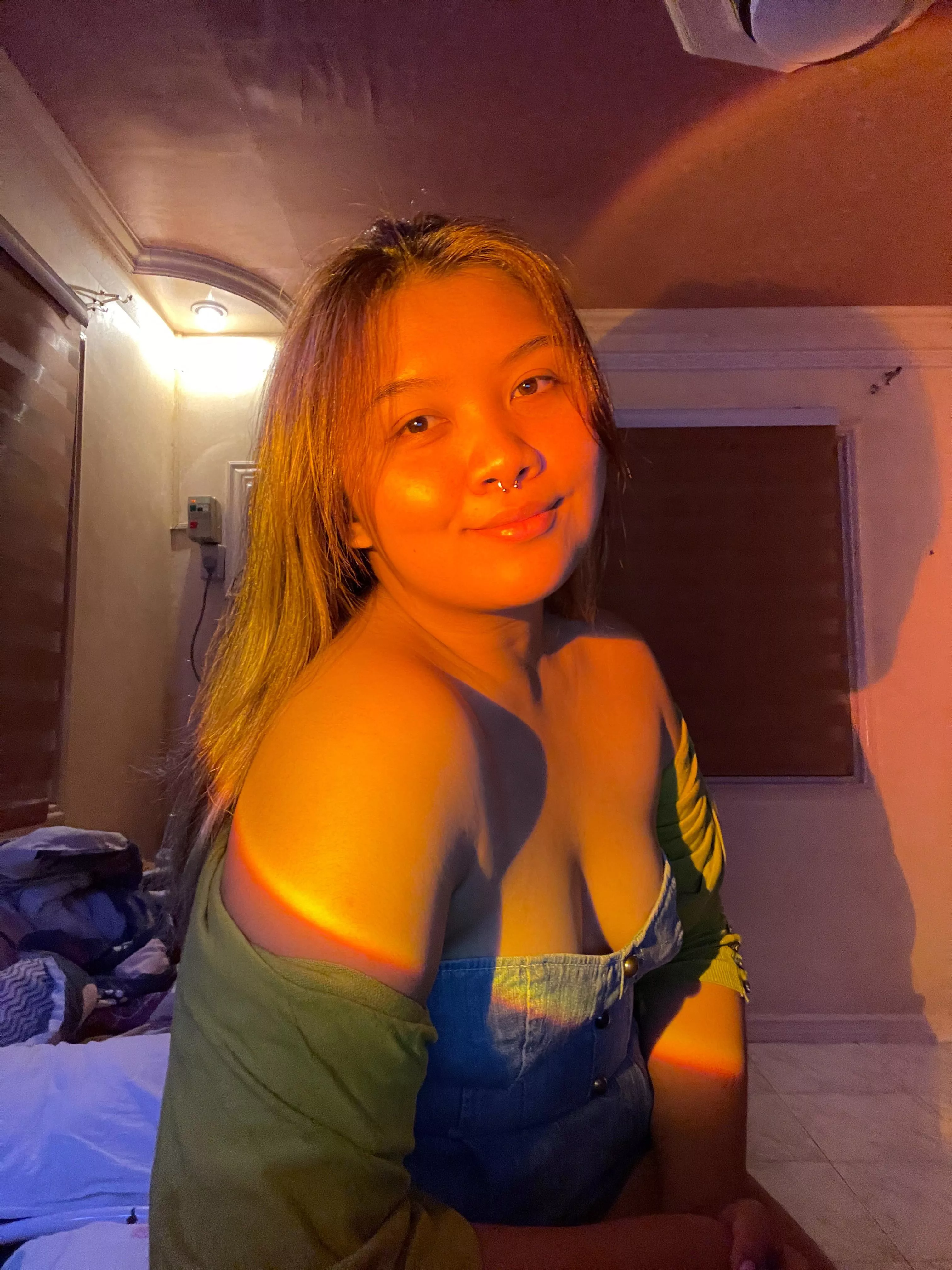 Quick selfie before my Filipina friends will come pick me up for drinks 🤭