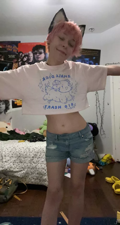 quick tummy tuesday before it’s 2 late. my shirt is funny heh