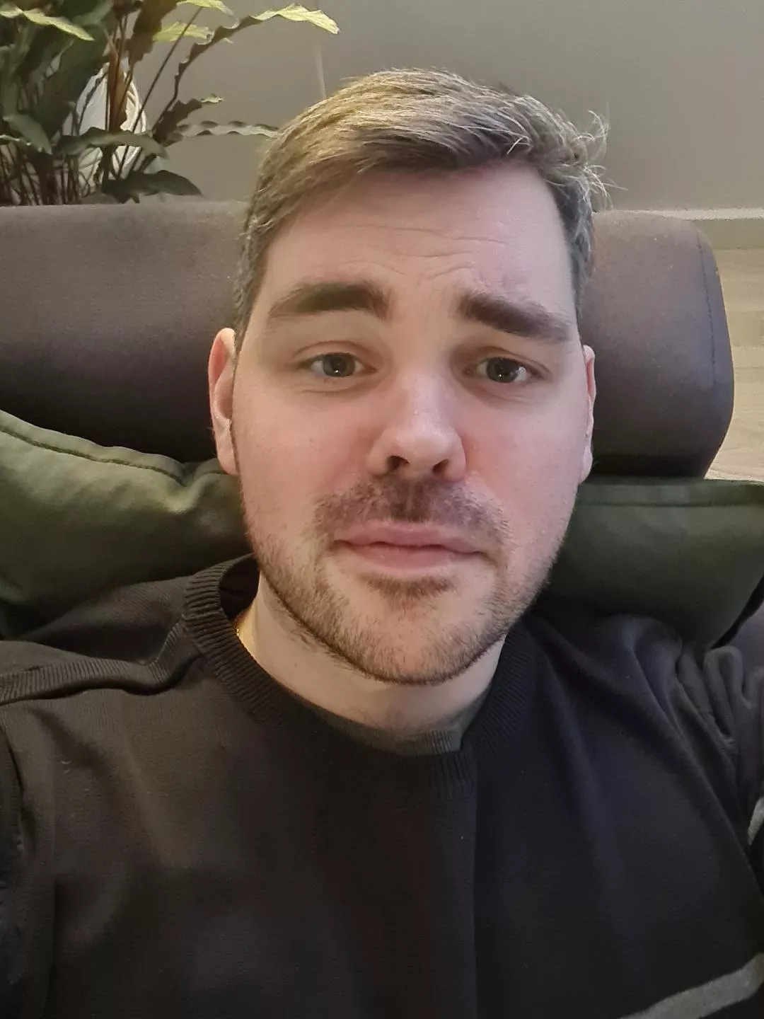 Quiet friday evening alone, thinking about what to game 🙂