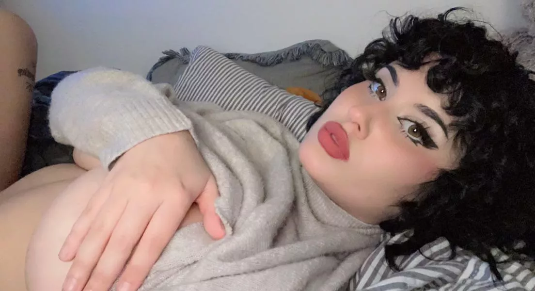 Rainy sweater weather is my favorite 🌧