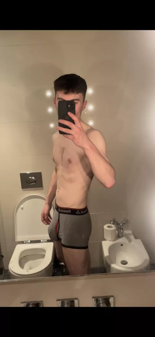 Rate my teen bulge😊