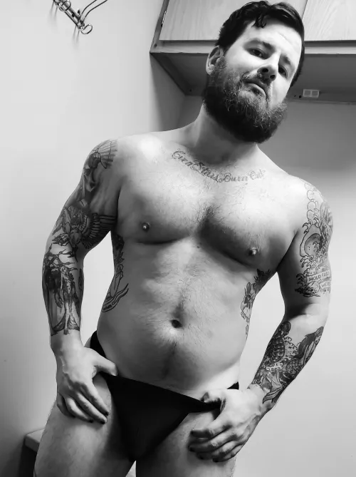 Really feeling good about how my chest is looking now 😌