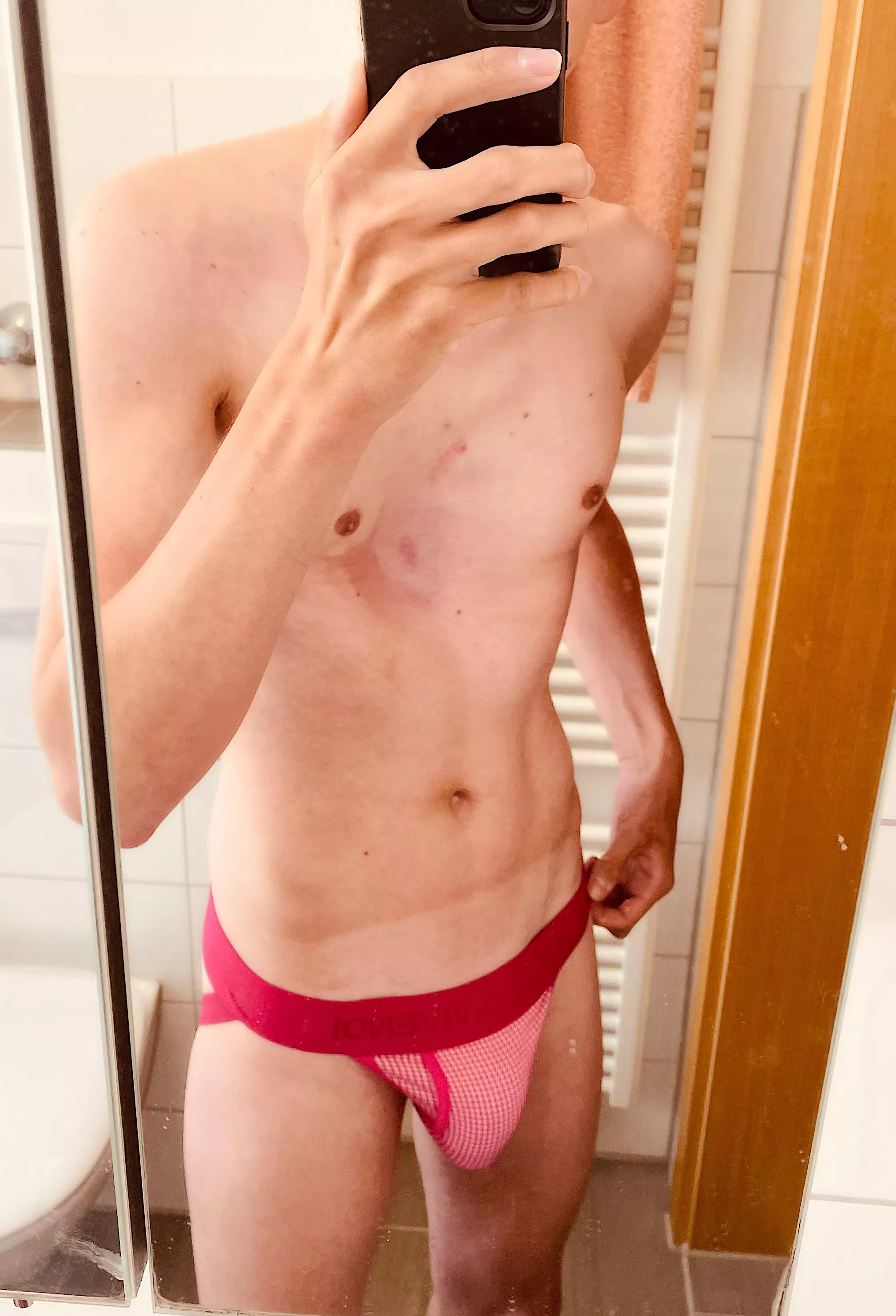 Really love jockstraps. Though I’m note quite sure it actually suits me. What do you think? ☀️