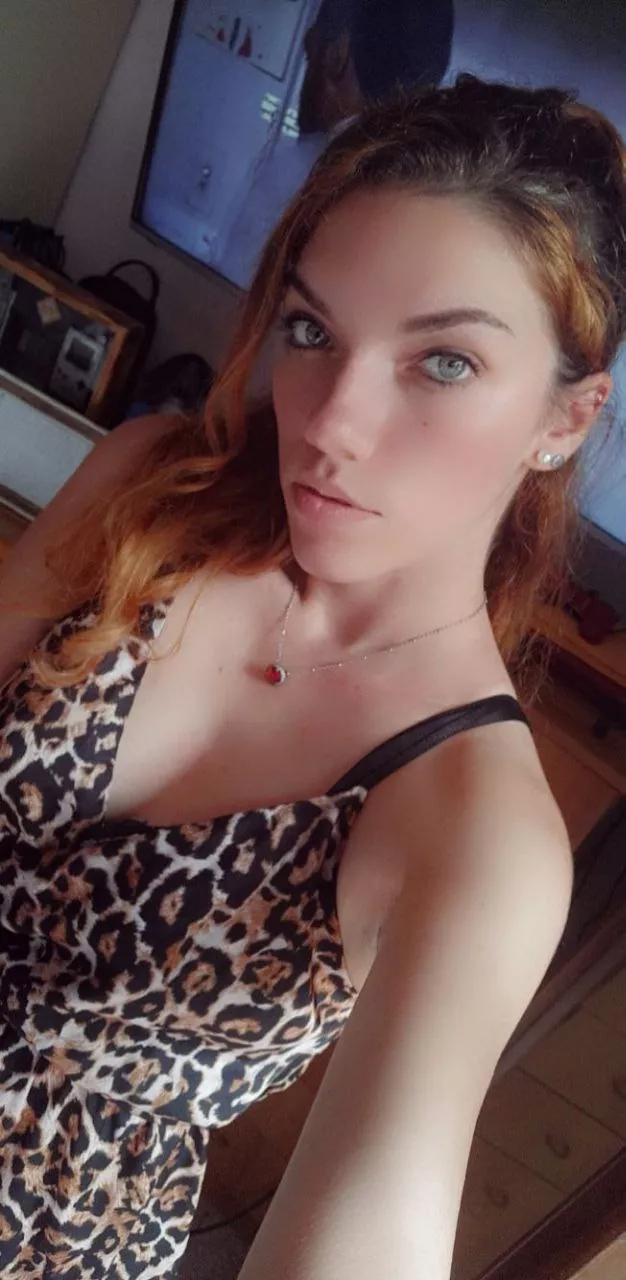 [Reddit Chat] Encourage Me To Get Horny, By Making Captions, Tributes Or Photoshopping My Beautiful & Innocent Girlfriend And Sending'Em To Me. I'll Give You More Of Her...