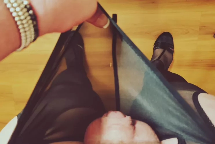 Reddit makes me into Sissies. Happens fast. Just a clit left.💋