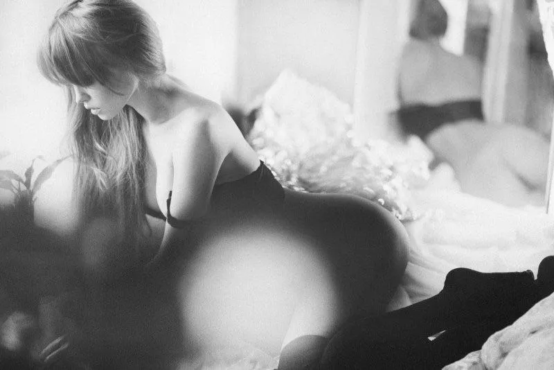 🍑 reflected in the mirror