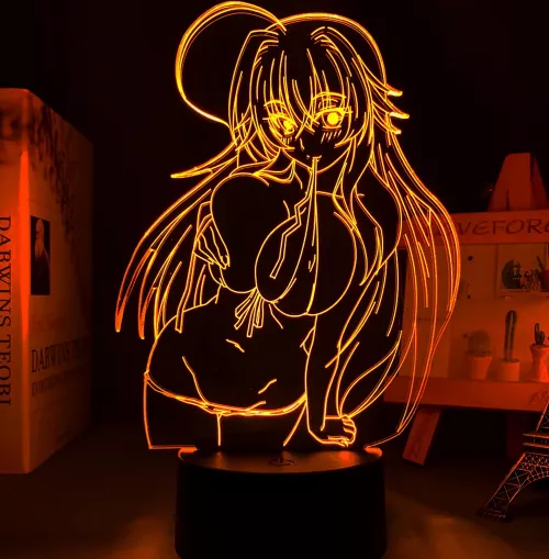 Rias got them badonkers 💖💛