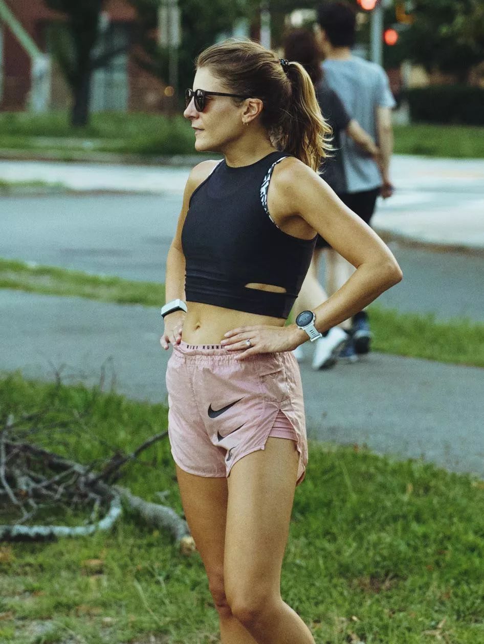 Runner girl crop