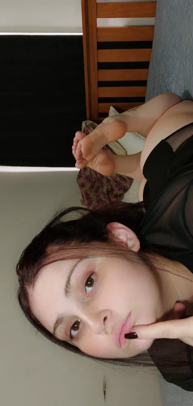 Safe to say what my favorite color is 🖤❤🤭🍑