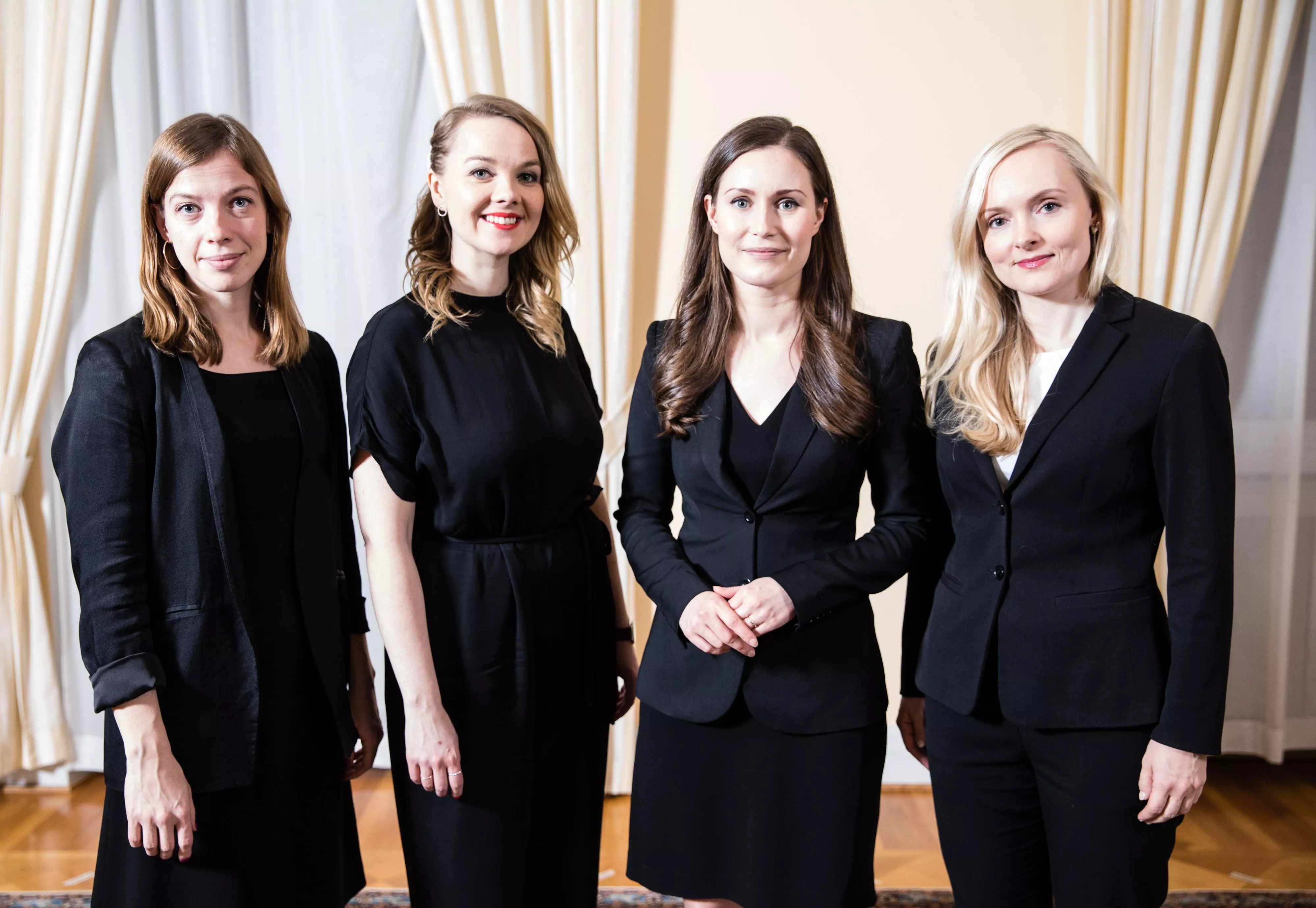 Sanna Marin and her advisors