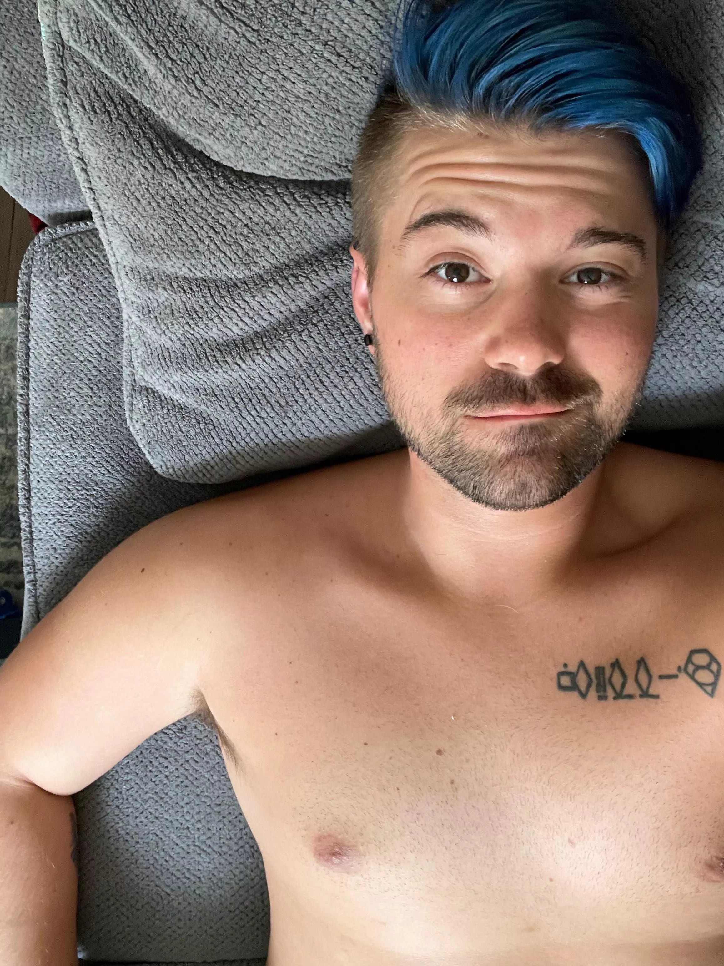 Saturday morning Fortnite before the new season. Gotta get my gold Doctor Strange still. Who is your main? Mine is Scarlet Witch right now. And Moon Knight🌙