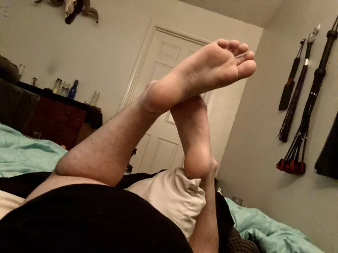 [Selling] Genderfluid Daddy accepting foot slaves. Worship with dollar bills or your tongue 👅 Pics | Video Sessions