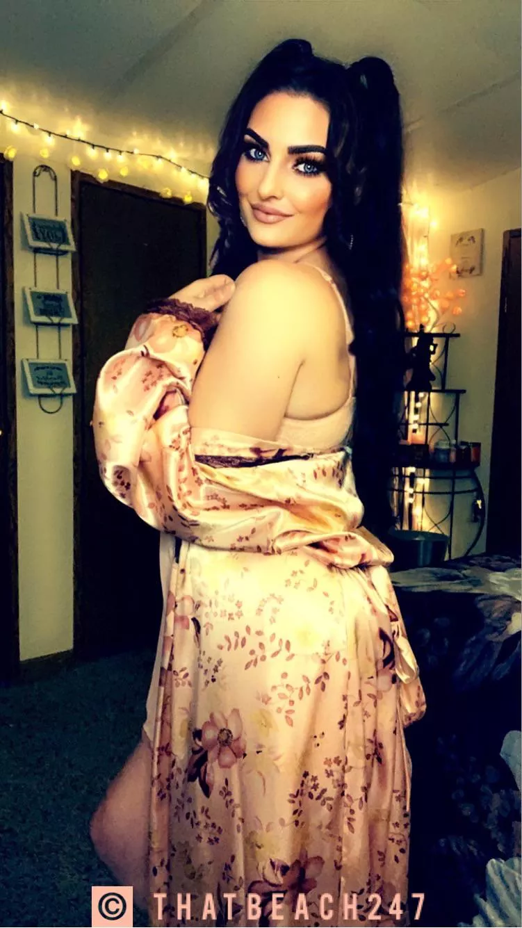 [Selling] 🎀 Playful MILF 🎀 Think you can handle me? Panties & other wearables. GFE. Topless & Feet Content. Sexting. Vials & Pops & more. Menu is pinned to the top of my page. Check me out! 🎀