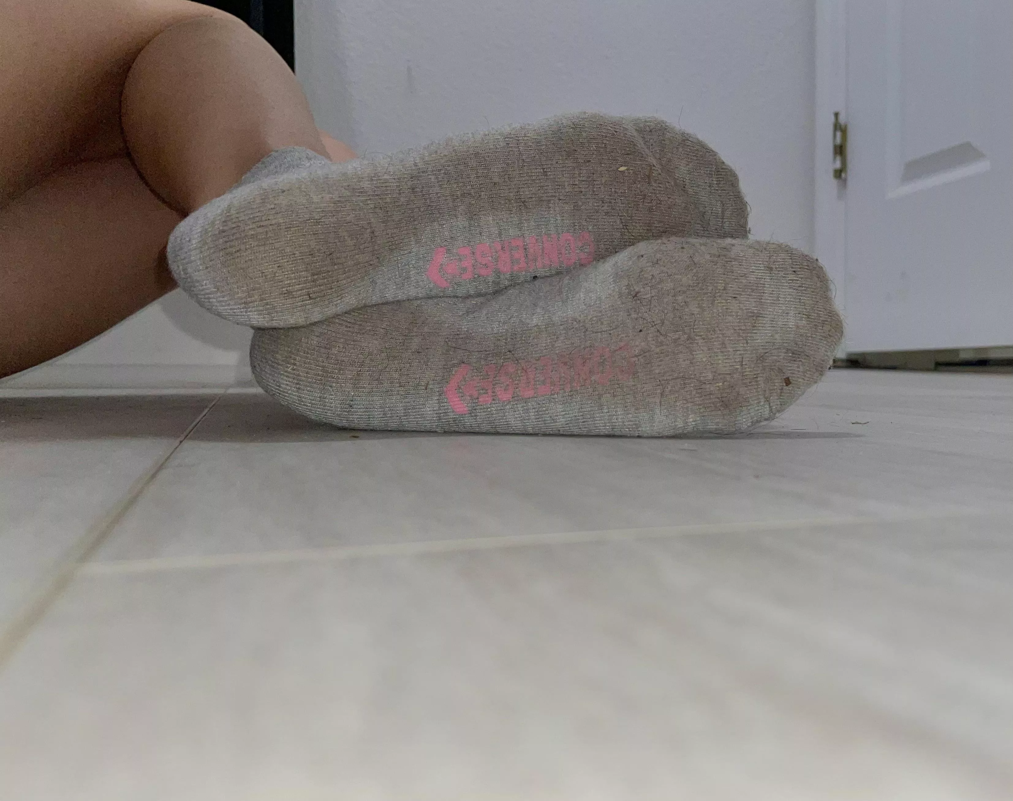 [selling] Sweaty💦, Delicious😍, Grey🧦 converse socks, you don’t wanna miss out on my amazing scent!👃[dm me for availability]