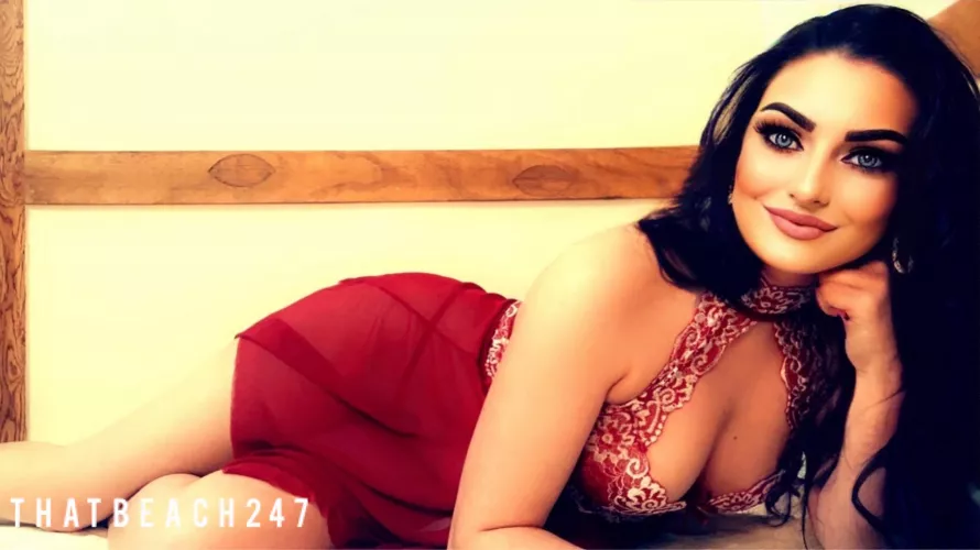 [Selling] 🌹 You think you can handle me? Panties & other wearables. GFE. Topless & Feet Content. Sexting. Vials, Pops & more. Menu & Specials are pinned to the top of my page. Check me out! 🌹