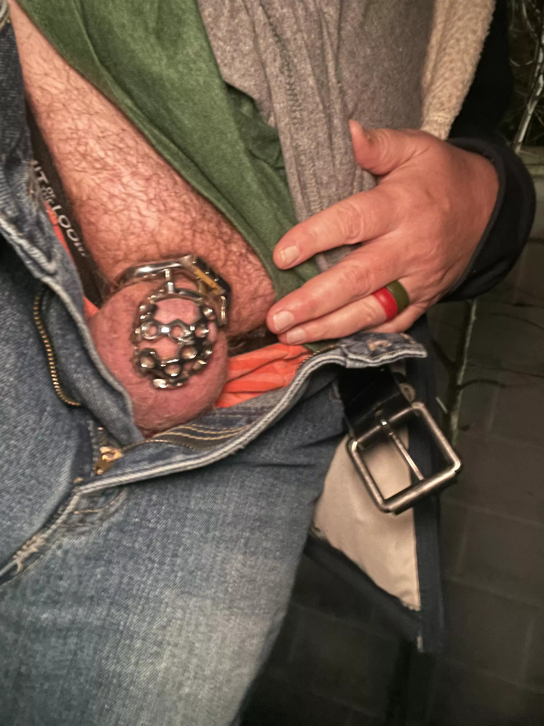 Send nudes and get this caged pup hard, will send proof to anyone that can do it