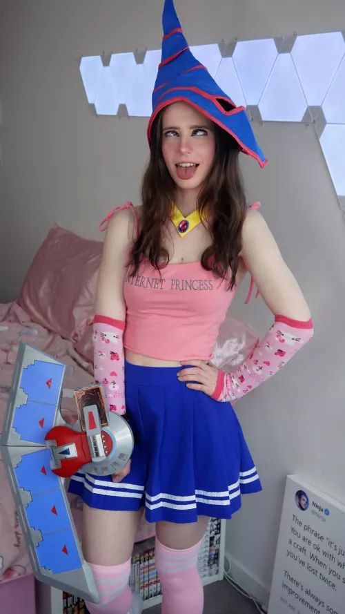 send this pic to your mom and say I'm your gf! ❤️ lmk what she says 😅