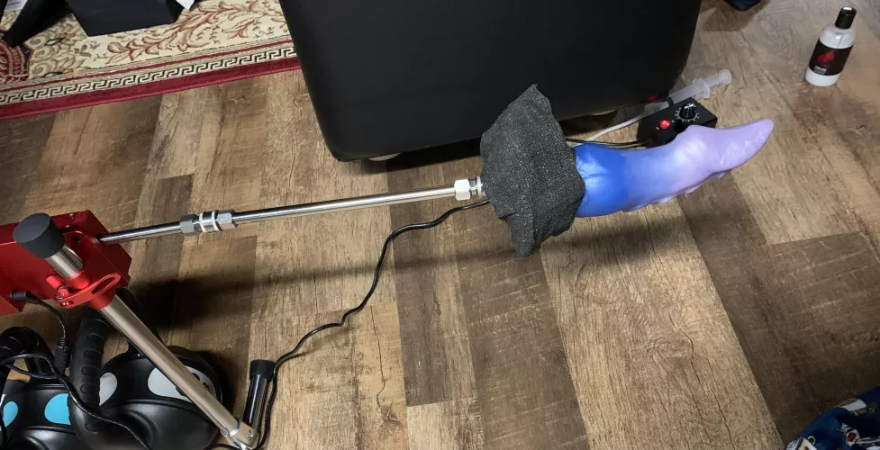 Sex Machine and Kelvin L/F mmm so good…until slipped on blanket in photo toward the machine. I have yet to take the knot on this Kelvin. Until today anyway.