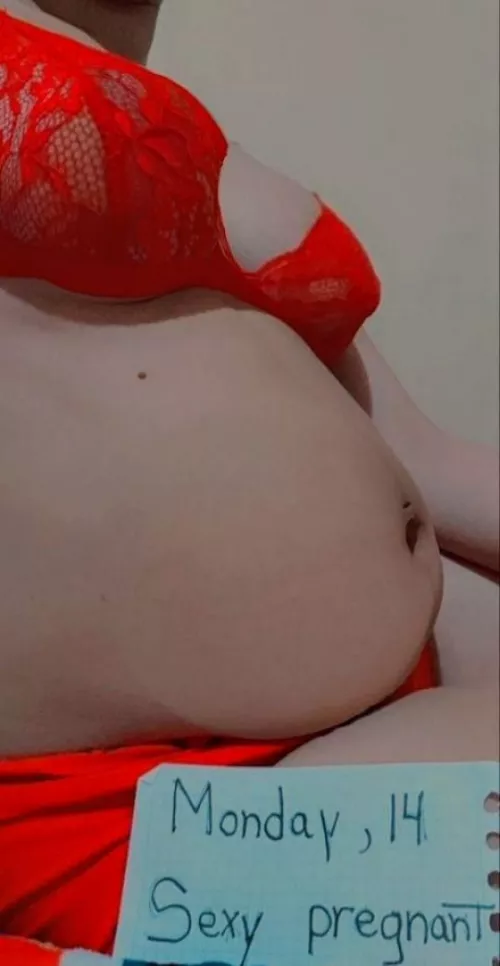 Sexy pregnant woman offers you belly manipulation, hot games, preggo masturbation, blow job, belly lubrication, all very hot, I'm waiting for you, daddy My snaap: ale_s223 My Kik : aleS203