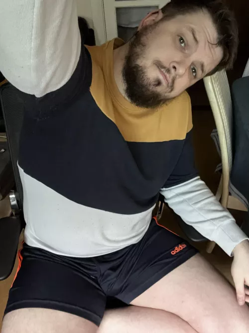 Shameless pre-work morning selfie. Have a nice day folks!