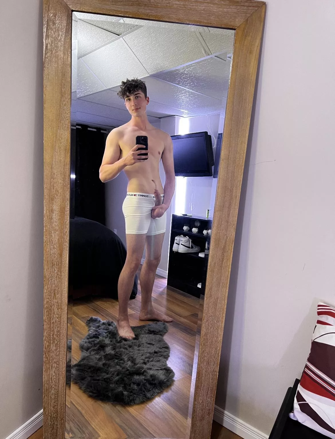 Sharing my nudes to Reddit turns me on