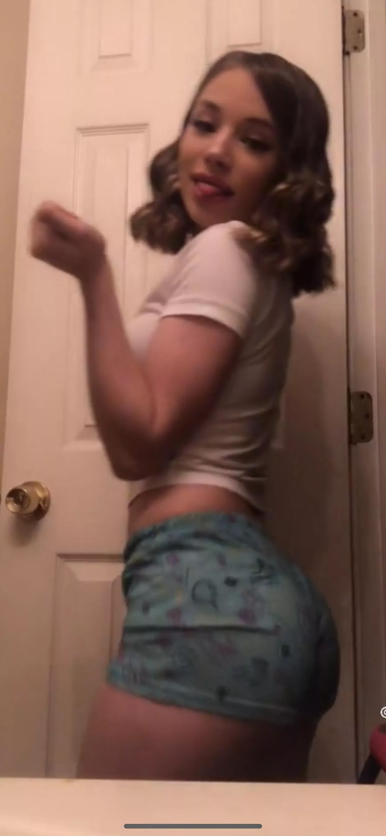 She needs big cocks on her body. Kik jordanzerene