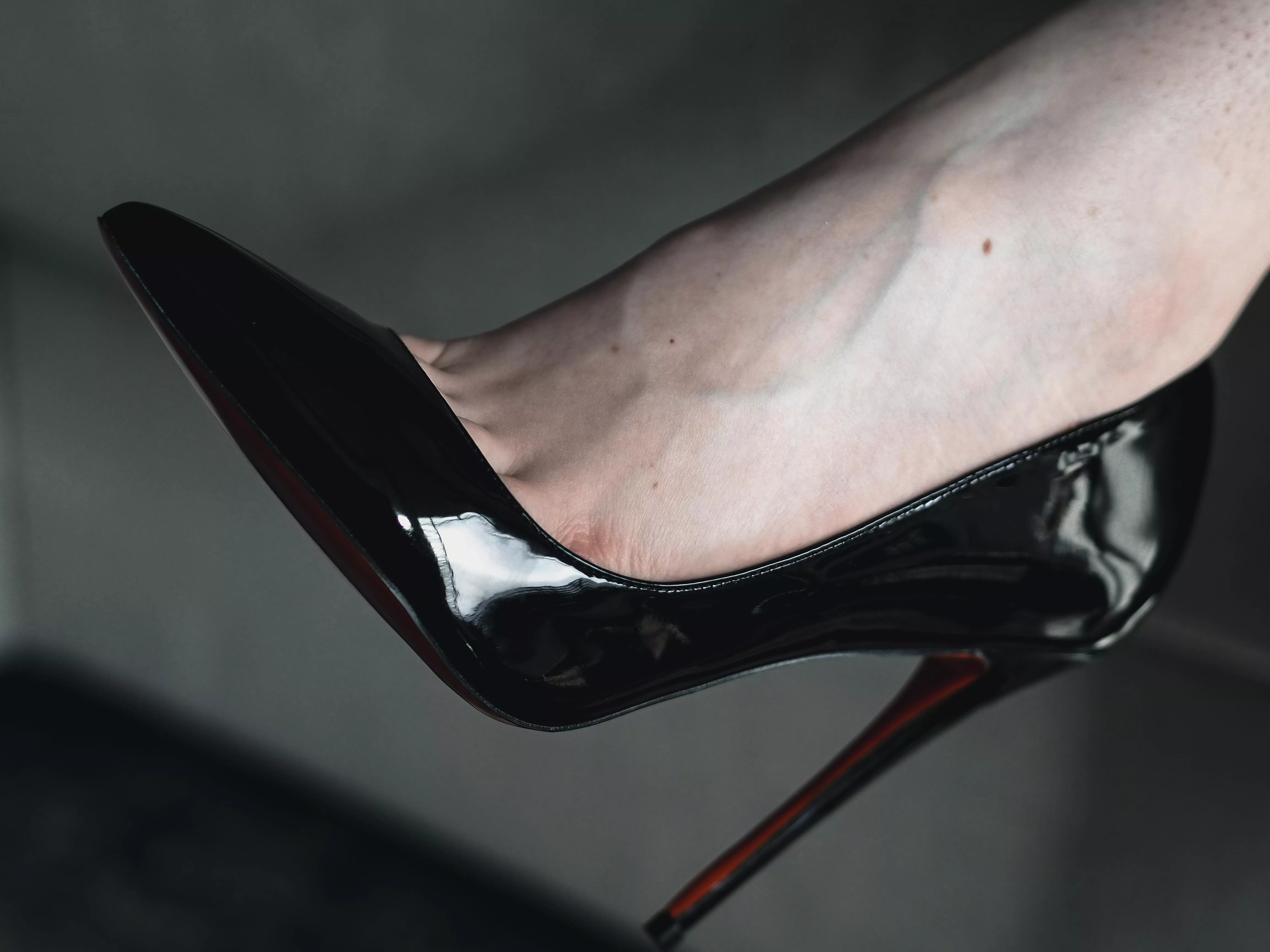 Shiny heels for the morning 🐭🖤