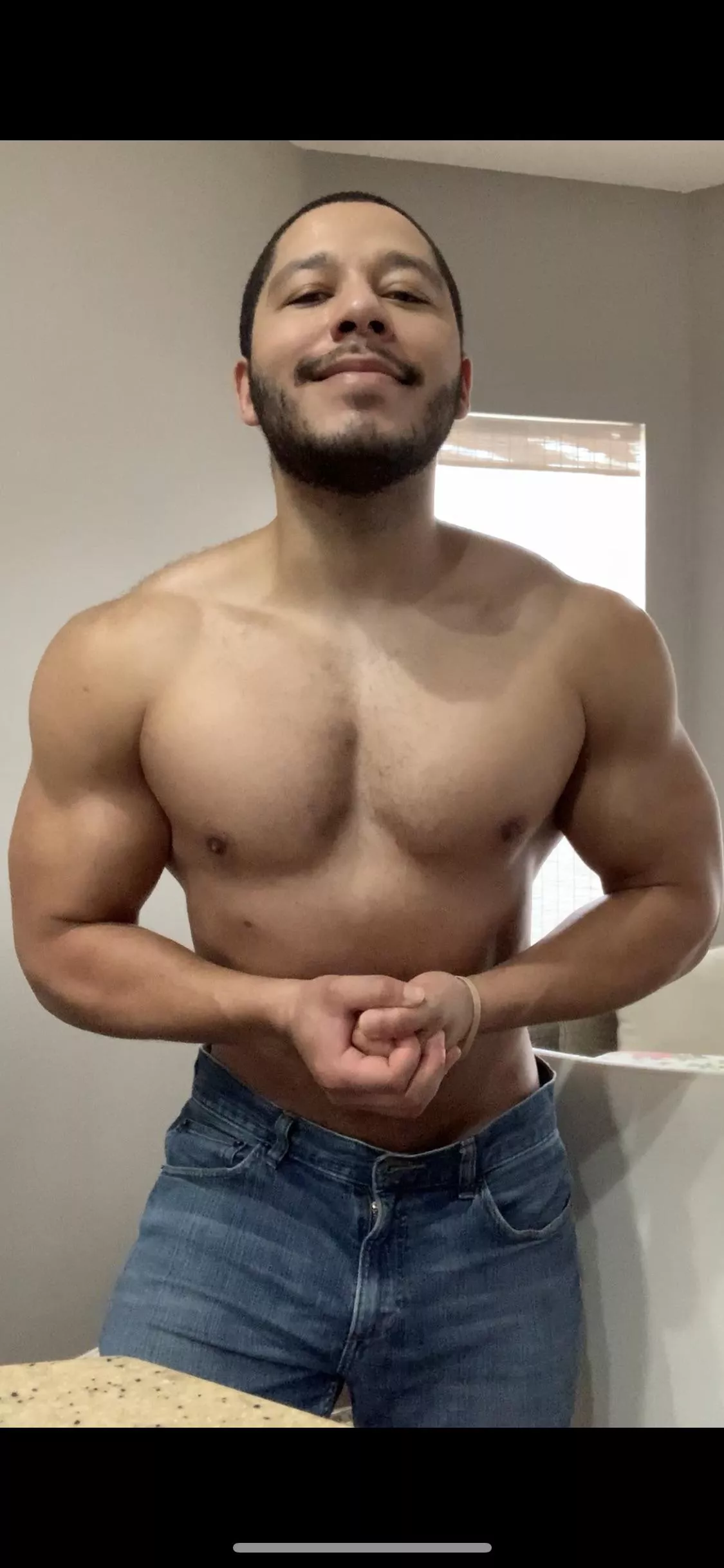 Shoulders lookin kinda pumped up 👀