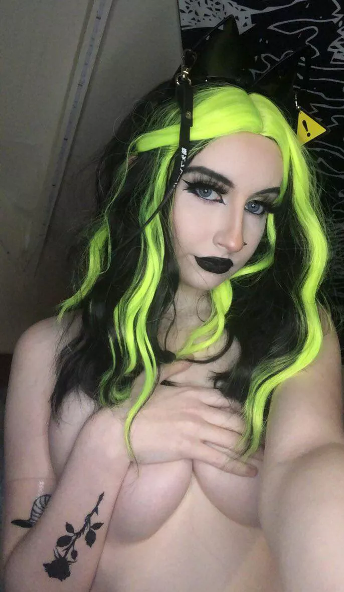 shy 👉🏻👈🏻